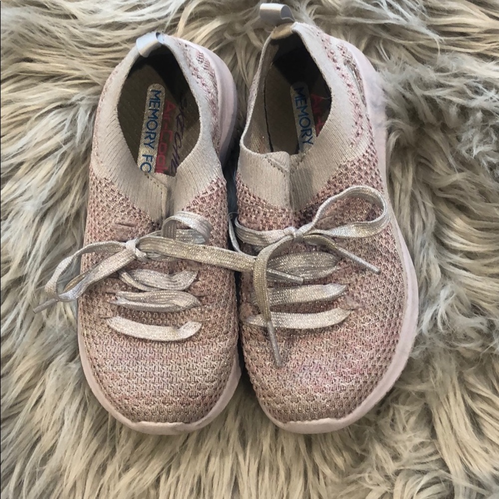 Sketchers sneakers